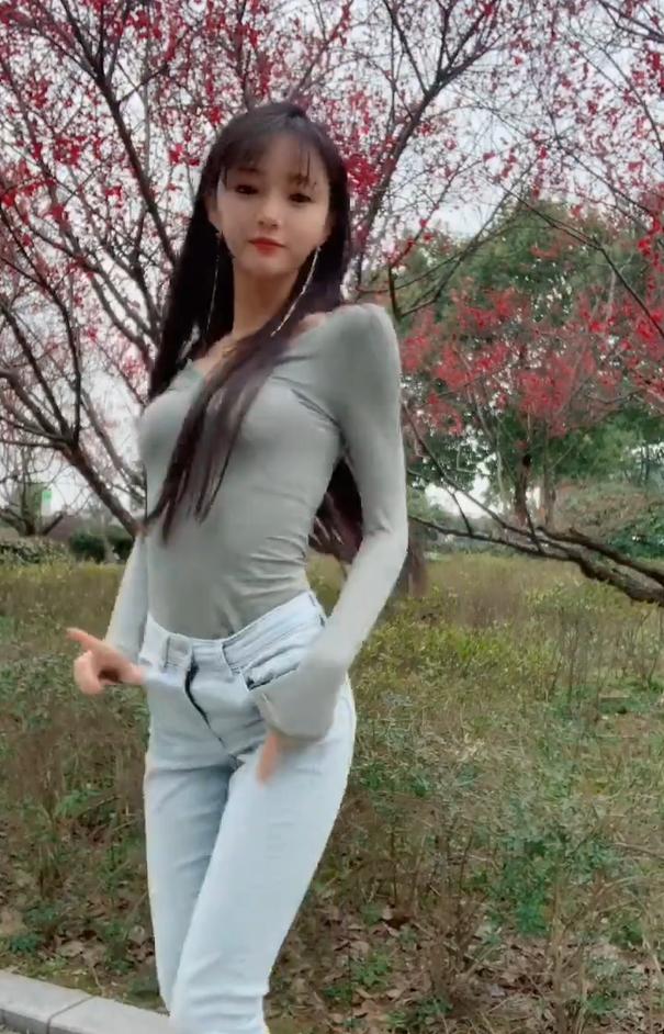 再见金钱，前往贫困村