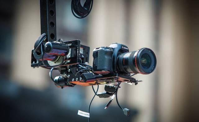 再见金钱,前往贫困村